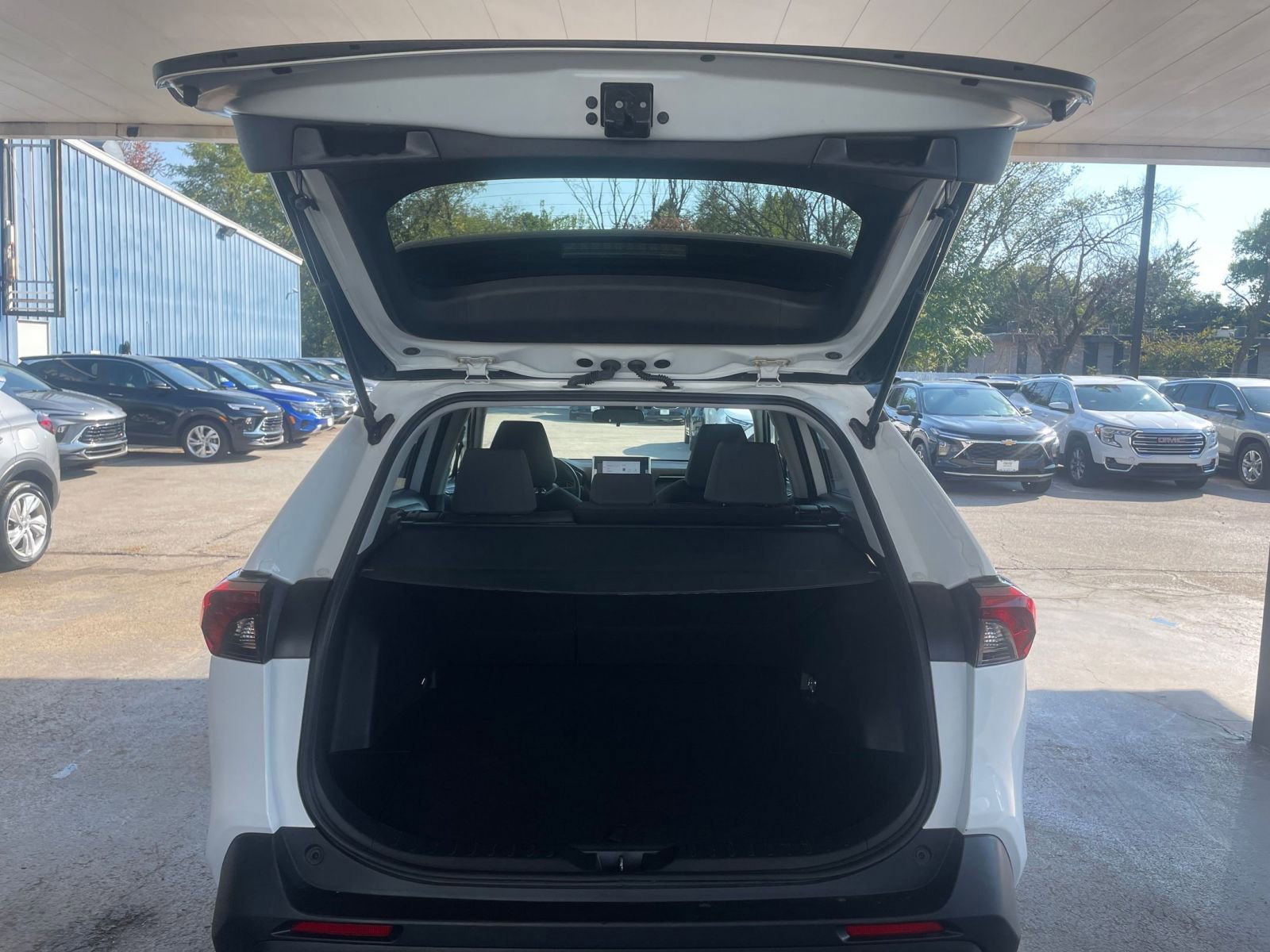 Thumbnail: 2025 Toyota RAV4 - 31