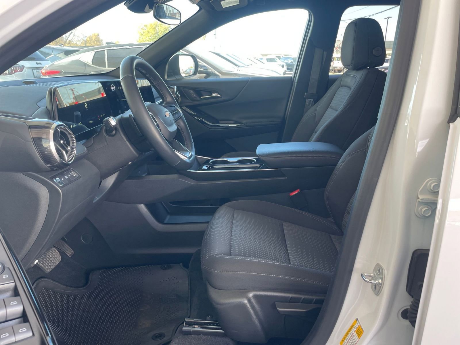 Thumbnail: 2025 Chevrolet Equinox - 25