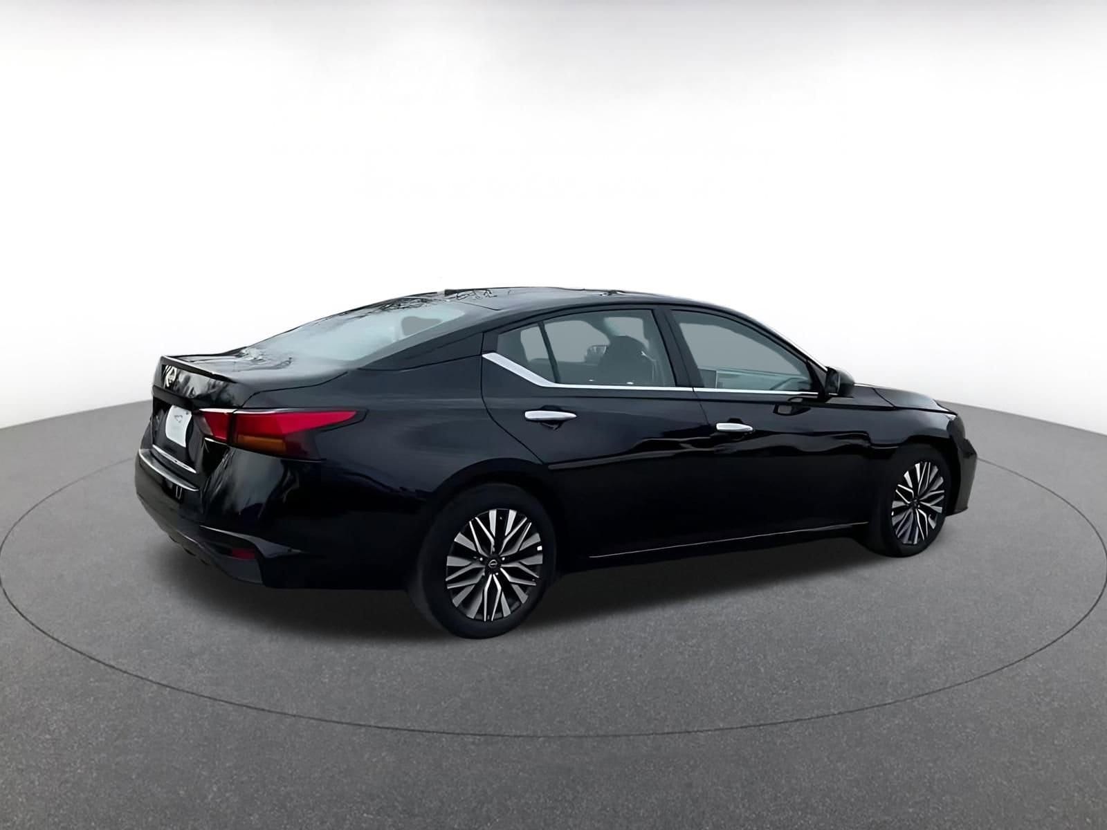 Thumbnail: 2025 Nissan Altima - 15