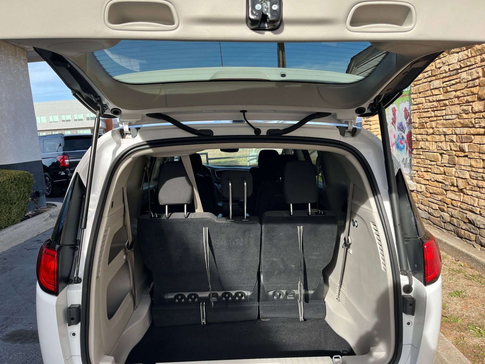 Thumbnail: 2024 Chrysler Voyager - 31