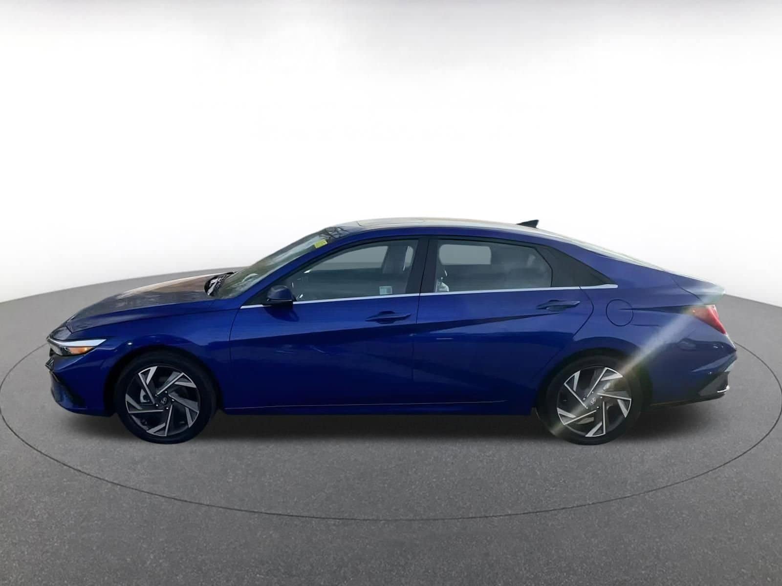 Thumbnail: 2025 Hyundai Elantra - 4