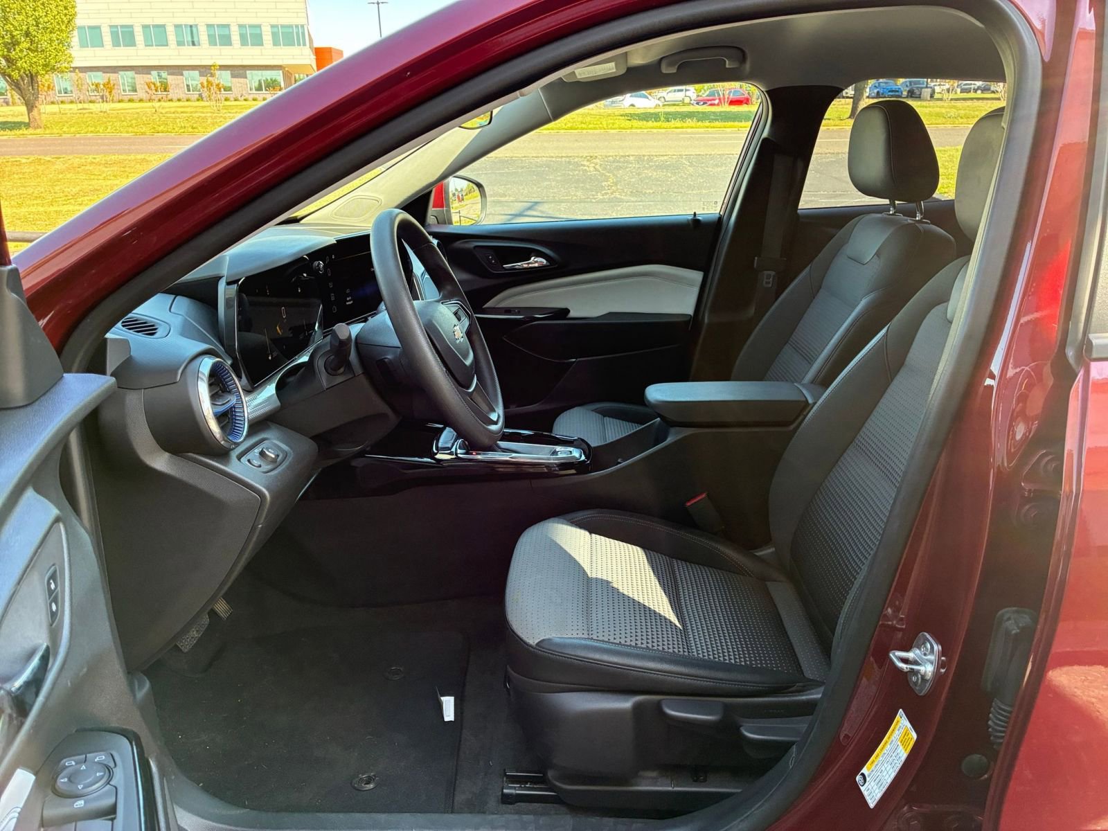 Thumbnail: 2025 Chevrolet Trax - 25