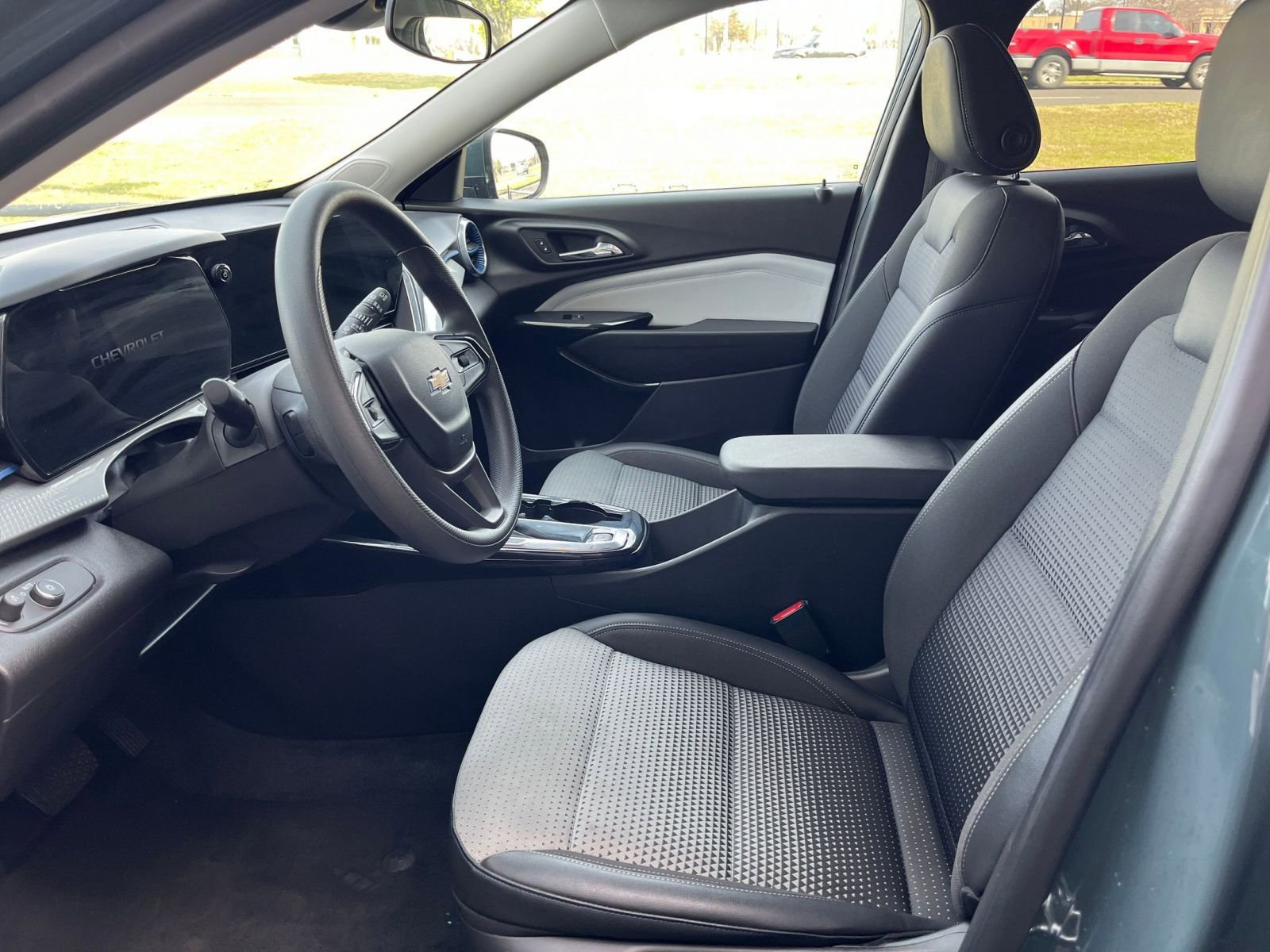 Thumbnail: 2025 Chevrolet Trax - 25