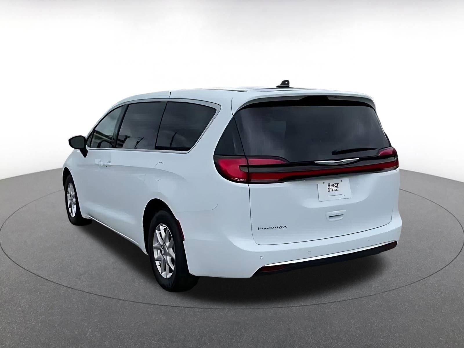 Thumbnail: 2025 Chrysler Pacifica - 11