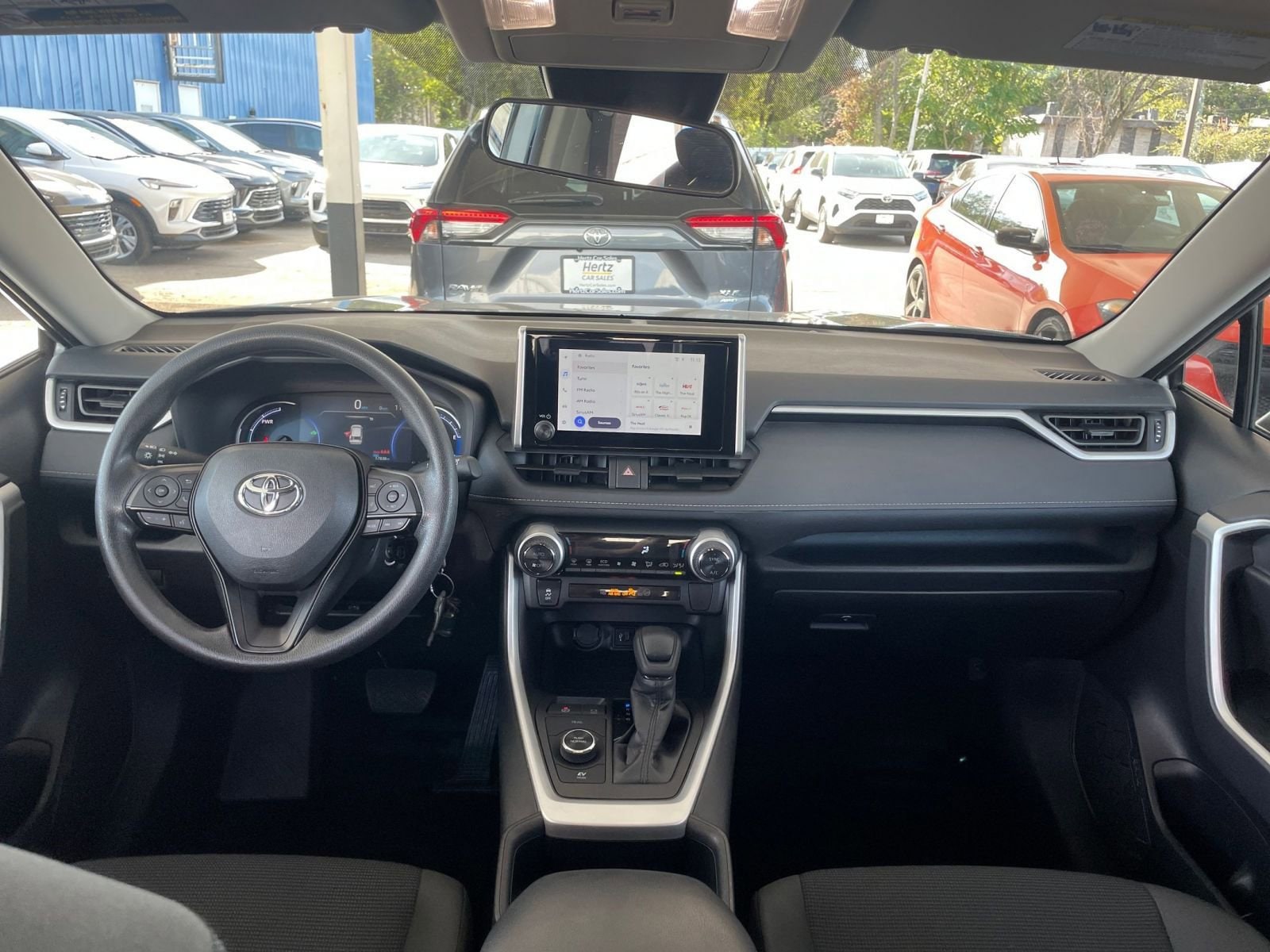 Thumbnail: 2025 Toyota RAV4 - 32