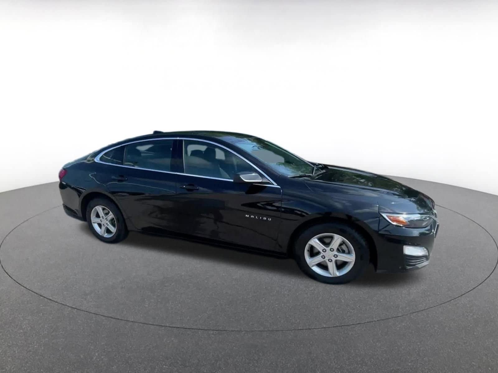 Thumbnail: 2023 Chevrolet Malibu - 2