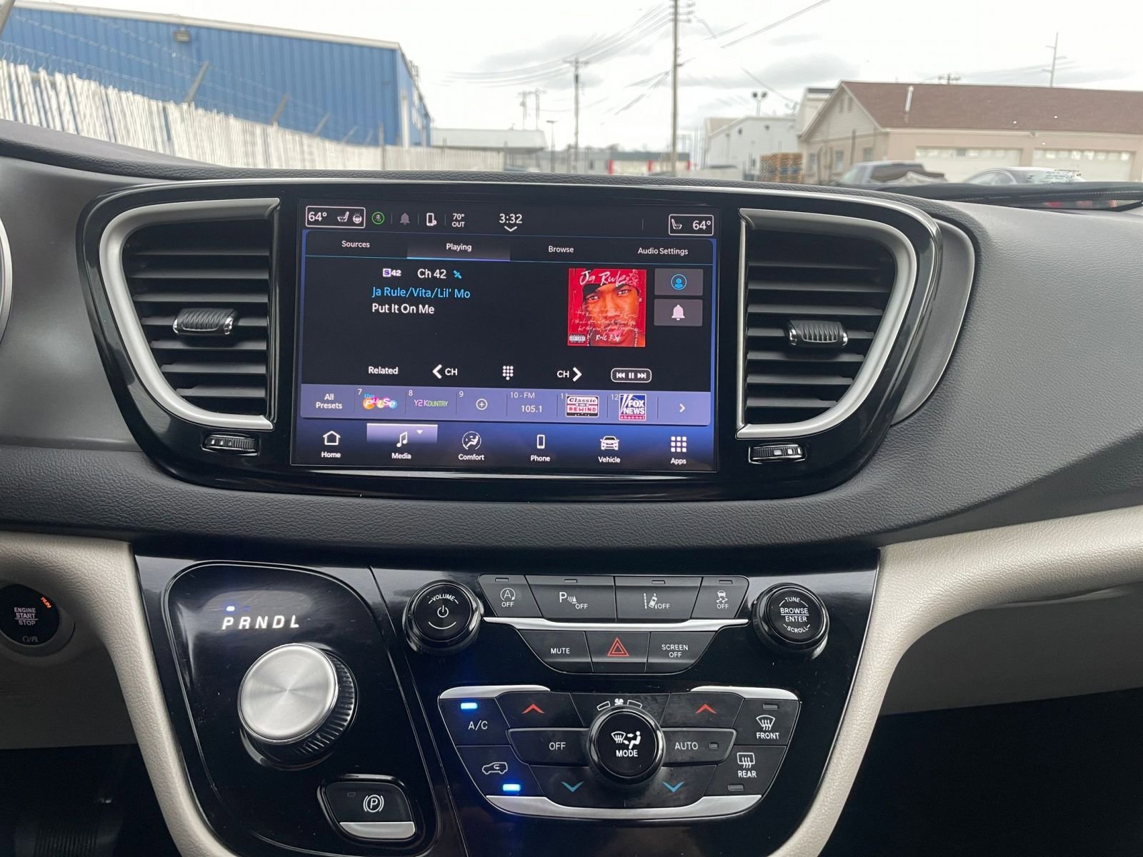 Thumbnail: 2024 Chrysler Pacifica - 18