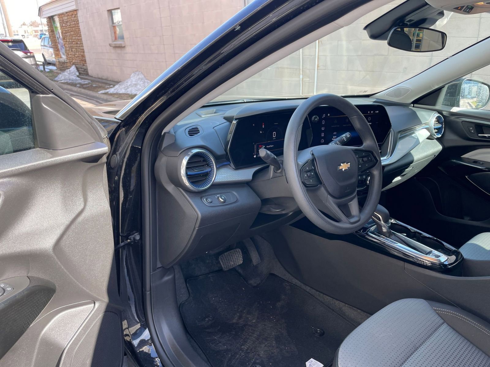 Thumbnail: 2025 Chevrolet Trax - 33