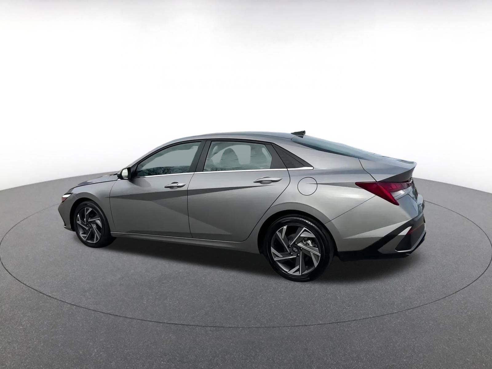 Thumbnail: 2025 Hyundai Elantra - 10