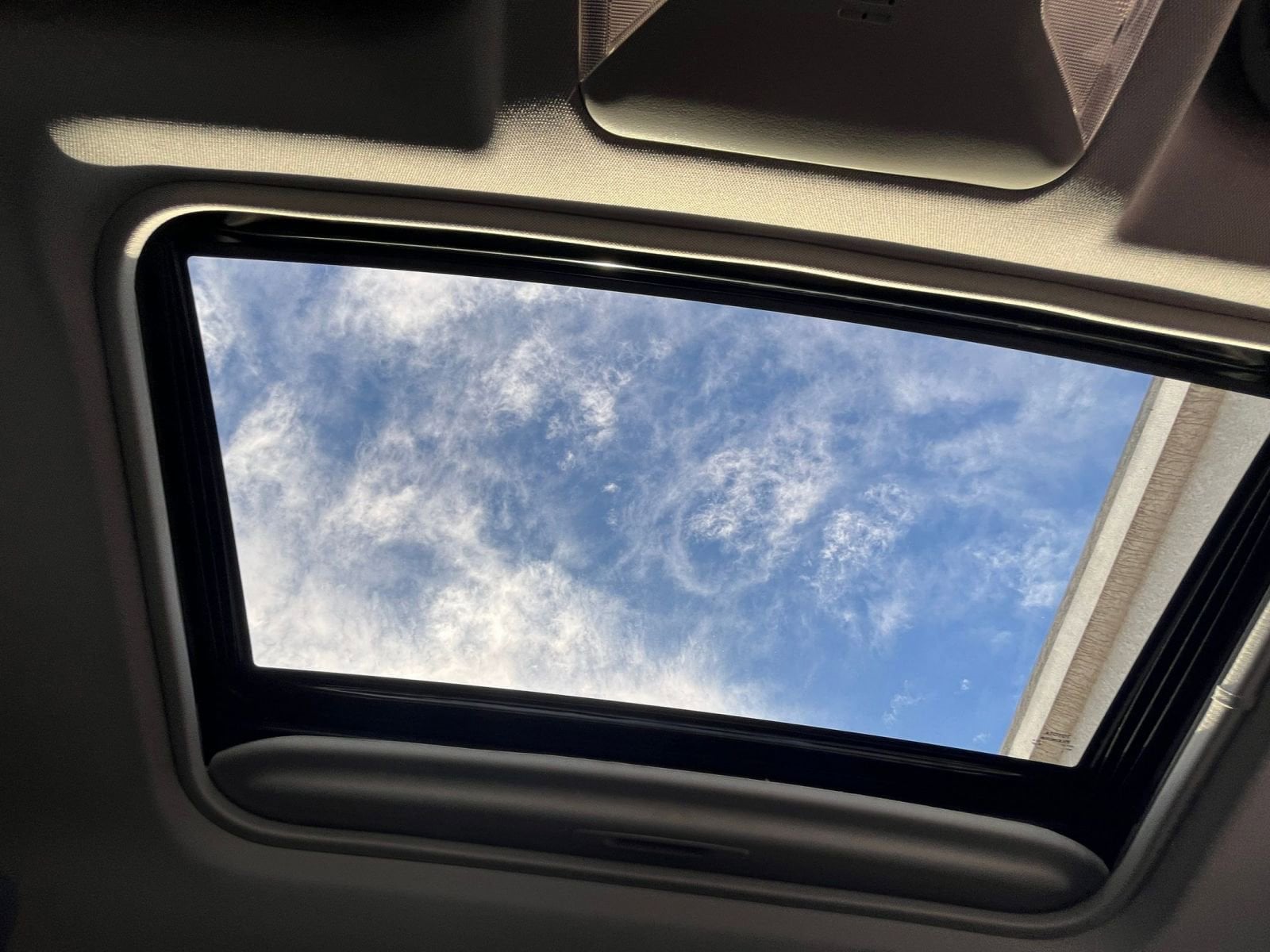 Thumbnail: 2025 Toyota RAV4 - 29