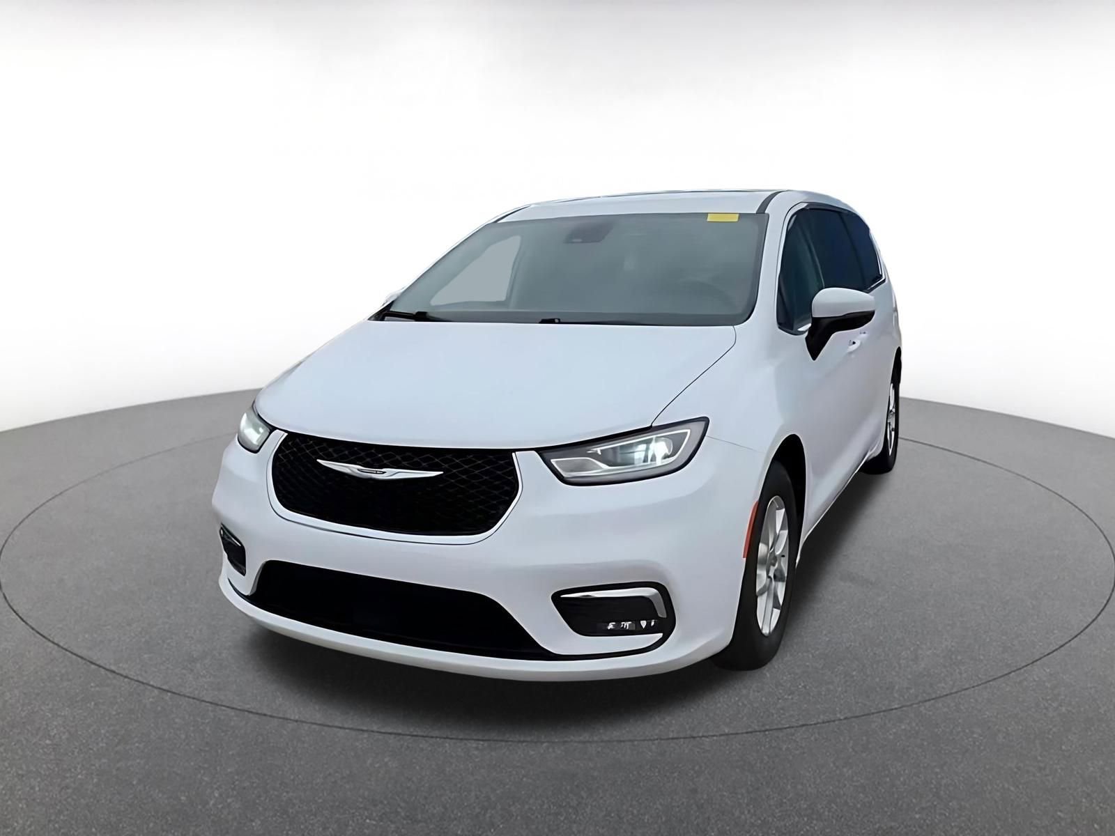 Thumbnail: 2023 Chrysler Pacifica - 7