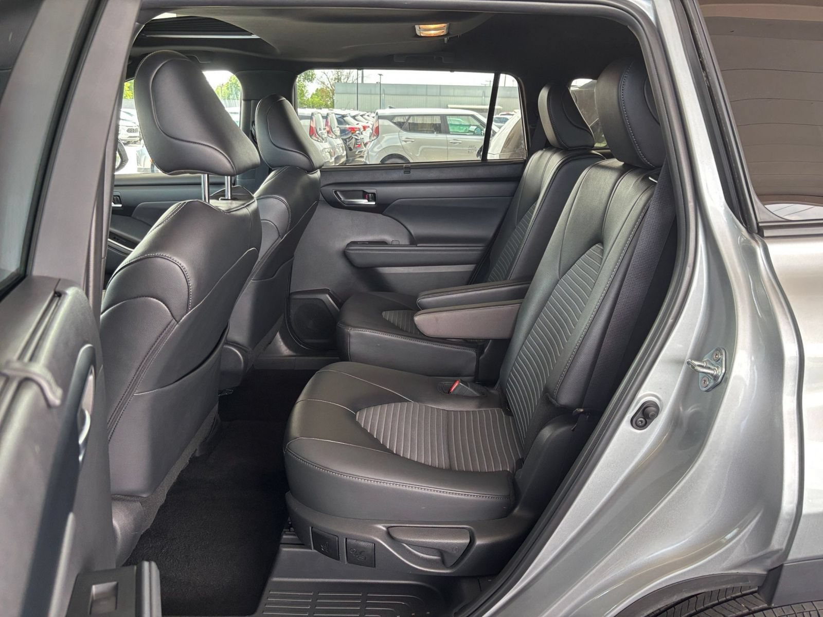 Thumbnail: 2025 Toyota Highlander - 28