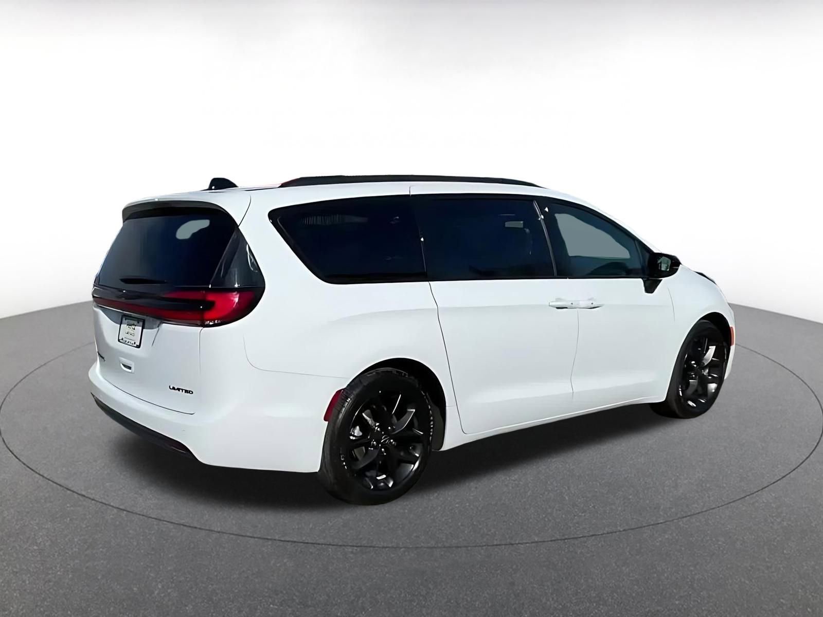 Thumbnail: 2025 Chrysler Pacifica - 15