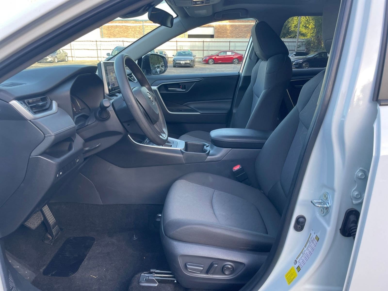 Thumbnail: 2025 Toyota RAV4 - 27