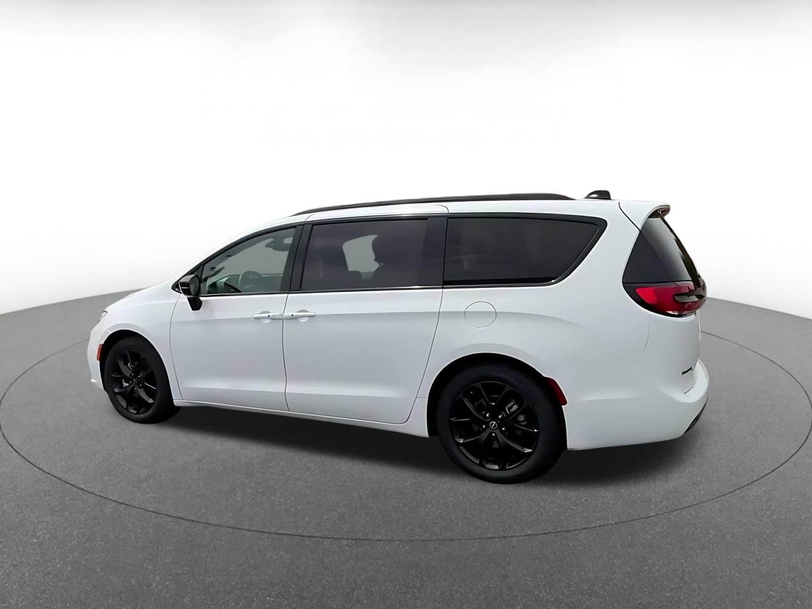 Thumbnail: 2025 Chrysler Pacifica - 8