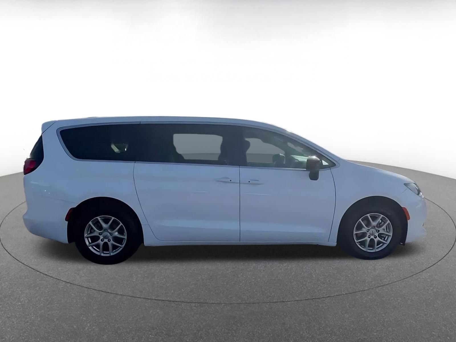 Thumbnail: 2024 Chrysler Voyager - 16