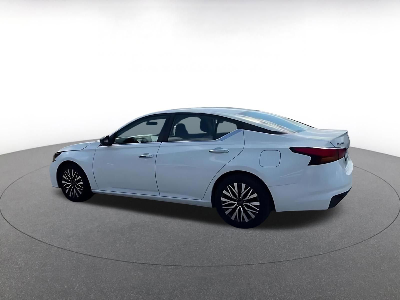 Thumbnail: 2025 Nissan Altima - 10