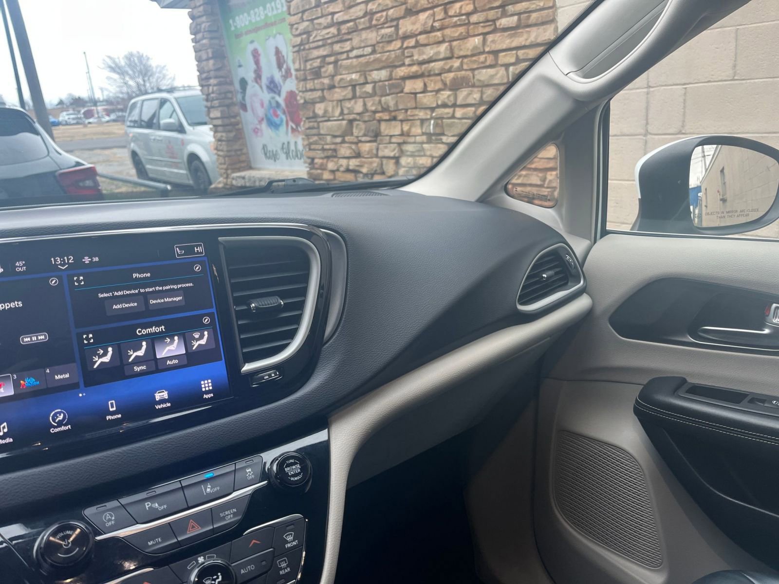 Thumbnail: 2023 Chrysler Pacifica - 35