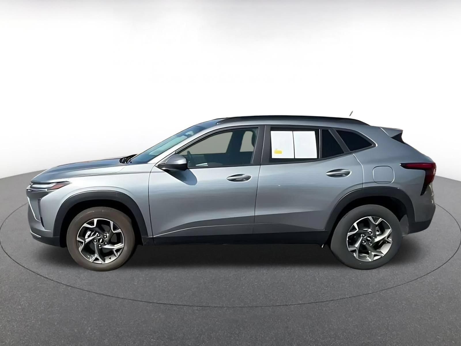 Thumbnail: 2025 Chevrolet Trax - 8
