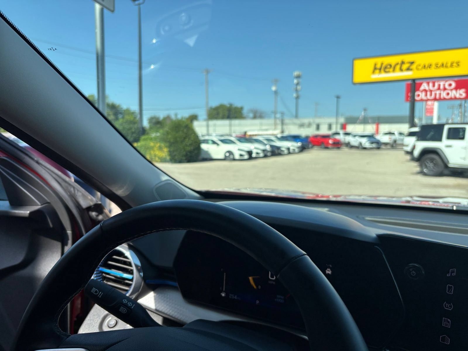 Thumbnail: 2025 Chevrolet Trax - 32