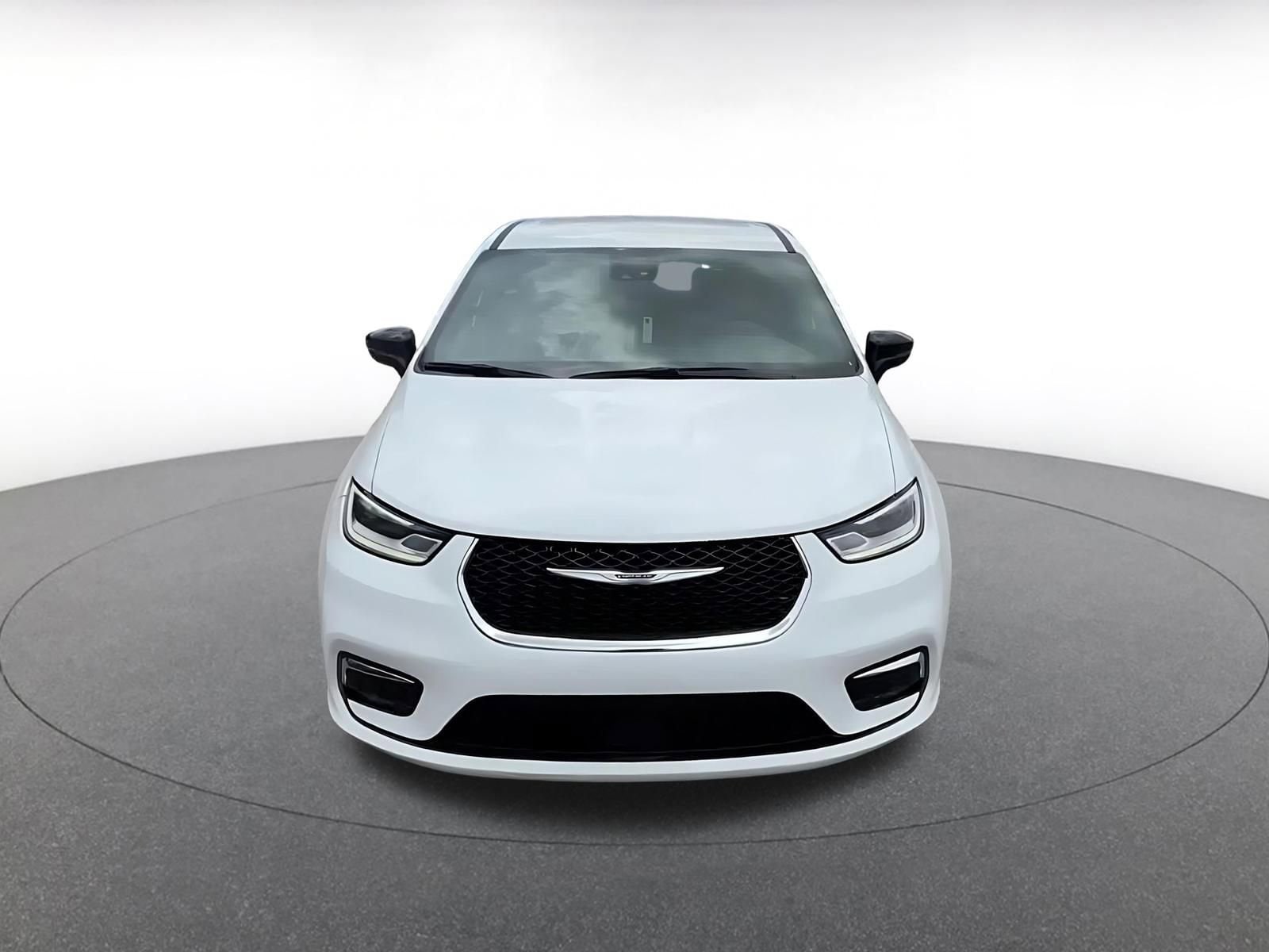 Thumbnail: 2025 Chrysler Pacifica - 4