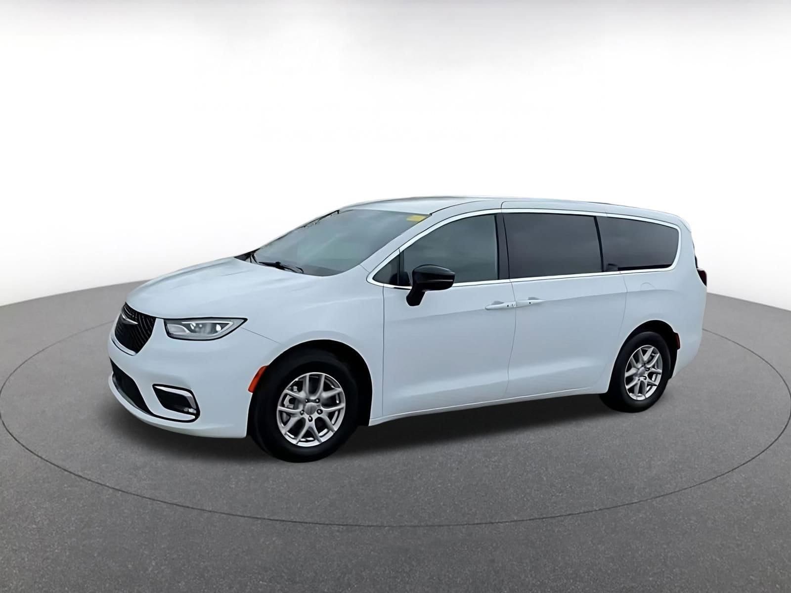 Thumbnail: 2025 Chrysler Pacifica - 8