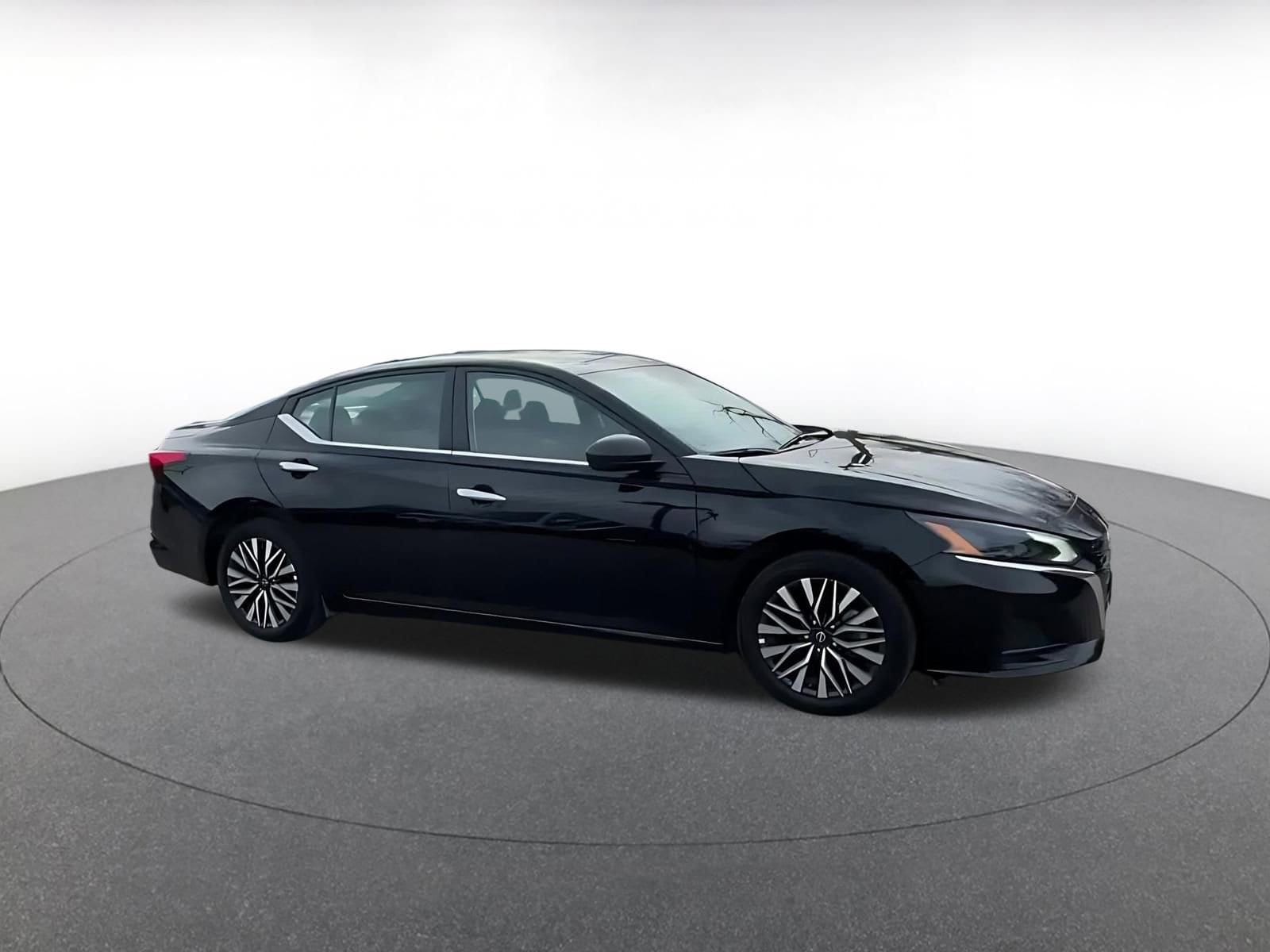 Thumbnail: 2025 Nissan Altima - 2