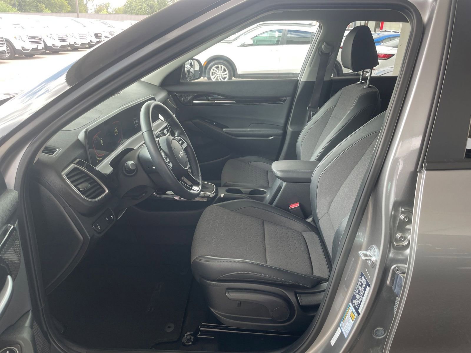 Thumbnail: 2025 Kia Seltos - 25