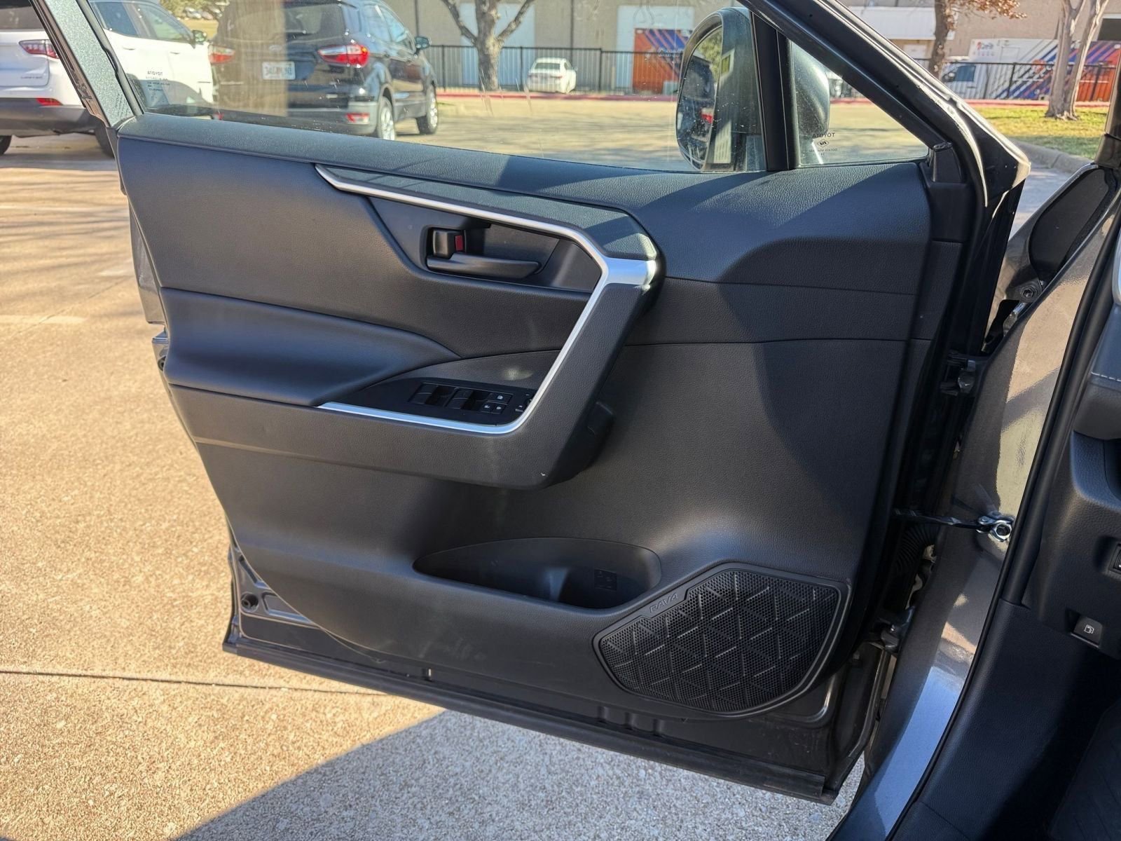 Thumbnail: 2025 Toyota RAV4 - 18