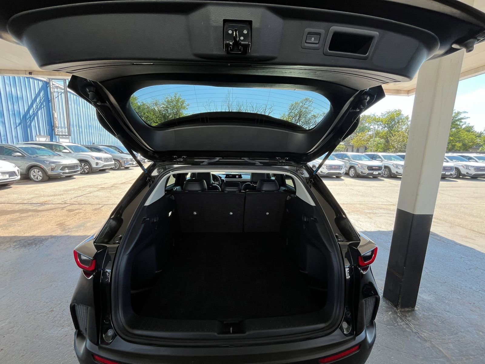 Thumbnail: 2025 Mazda CX-50 - 30