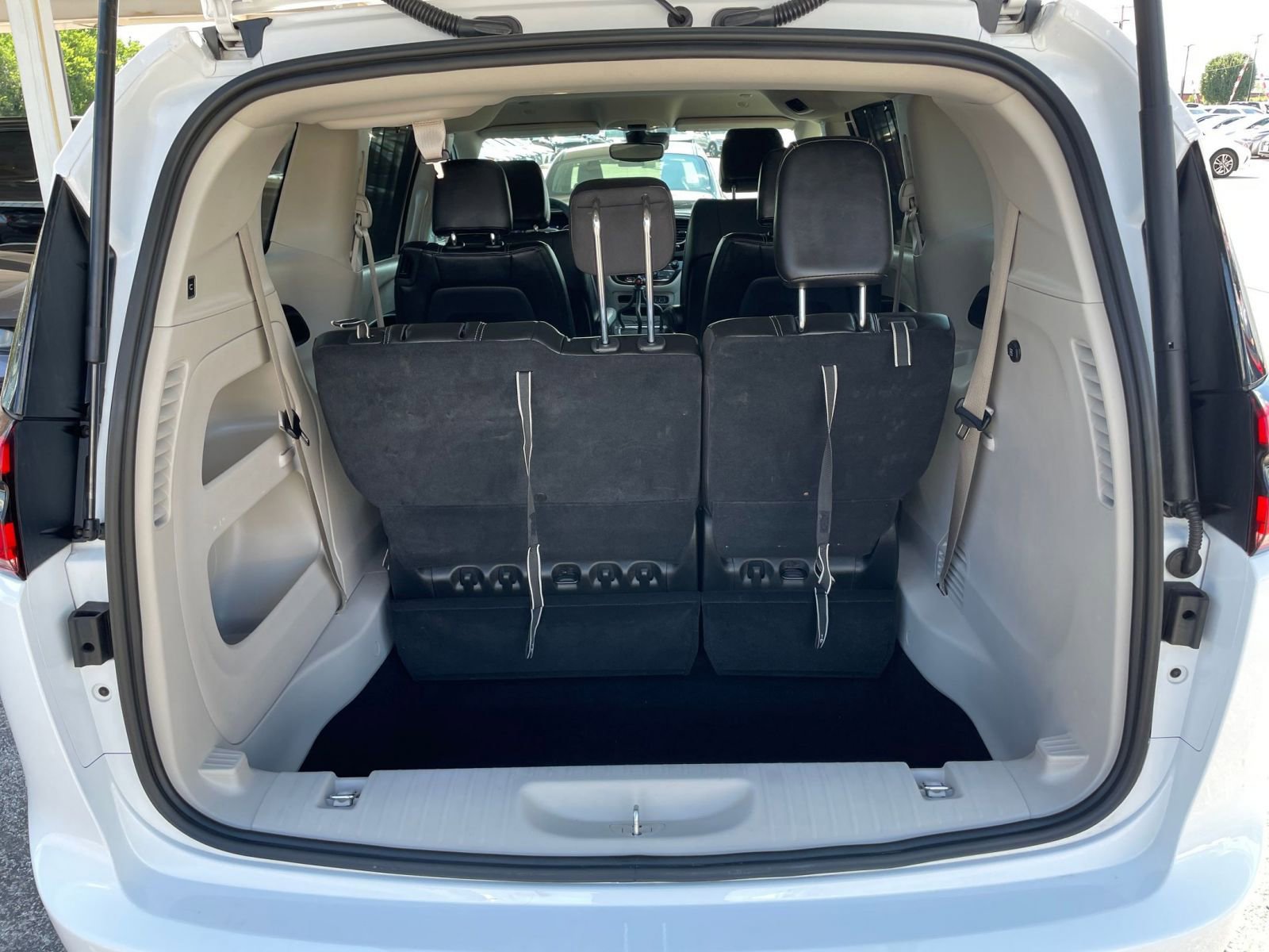 Thumbnail: 2024 Chrysler Pacifica - 30