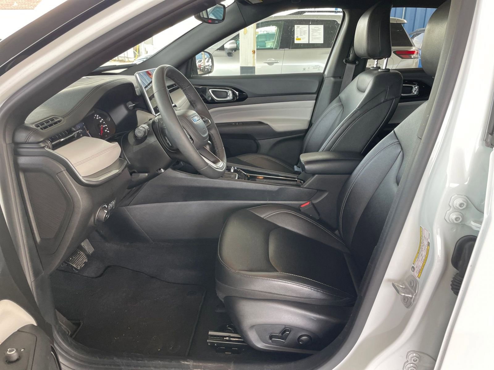 Thumbnail: 2025 Jeep Compass - 27