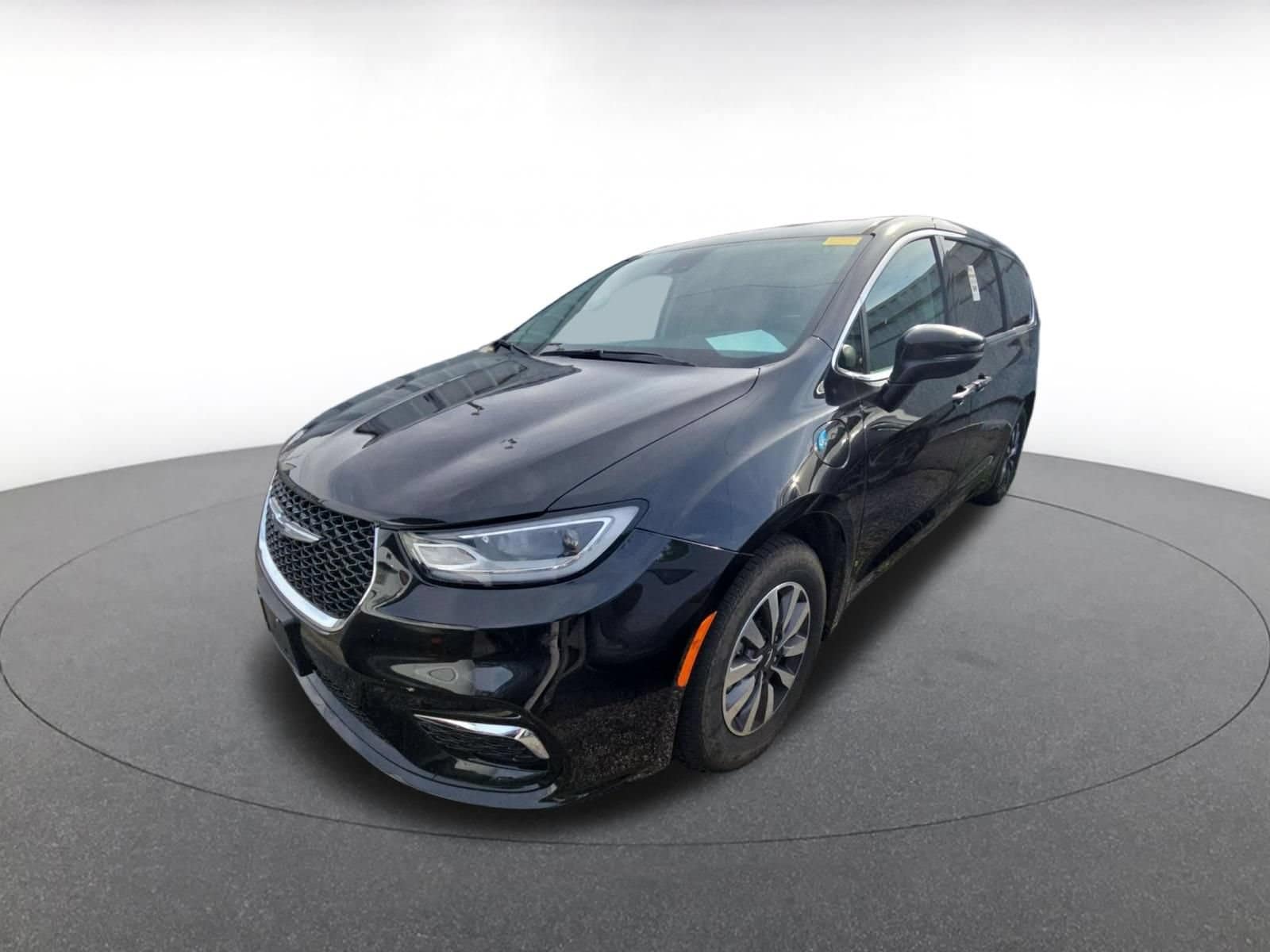 Thumbnail: 2023 Chrysler Pacifica - 2