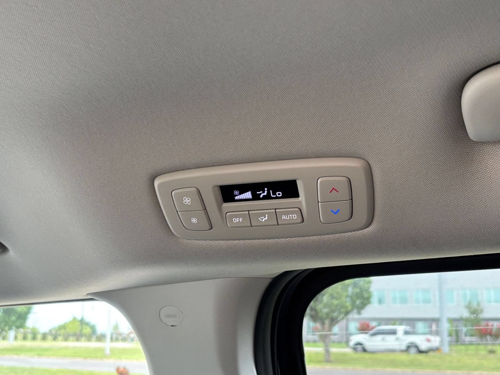 Thumbnail: 2026 Kia Carnival - 24