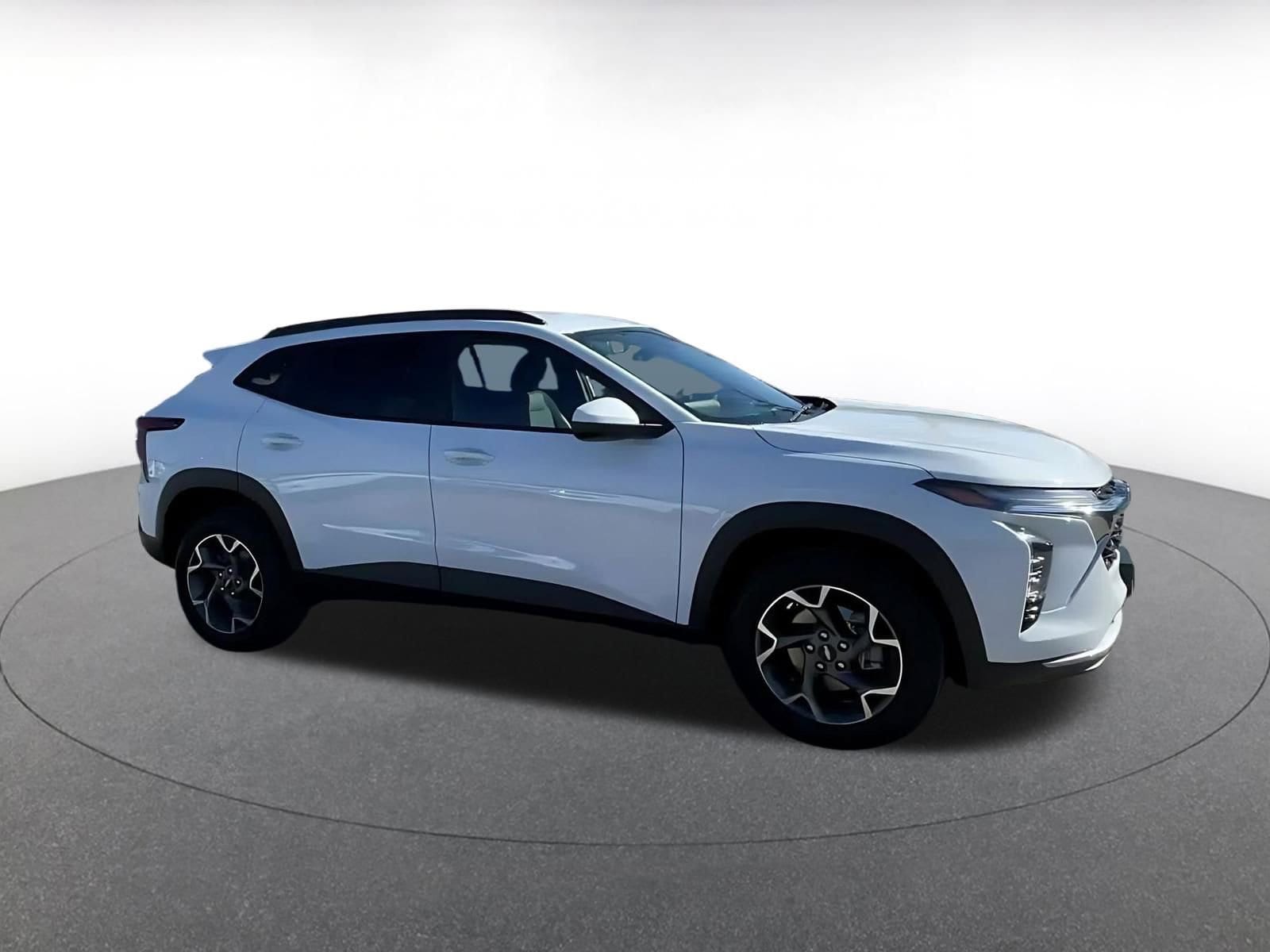 Thumbnail: 2025 Chevrolet Trax - 2