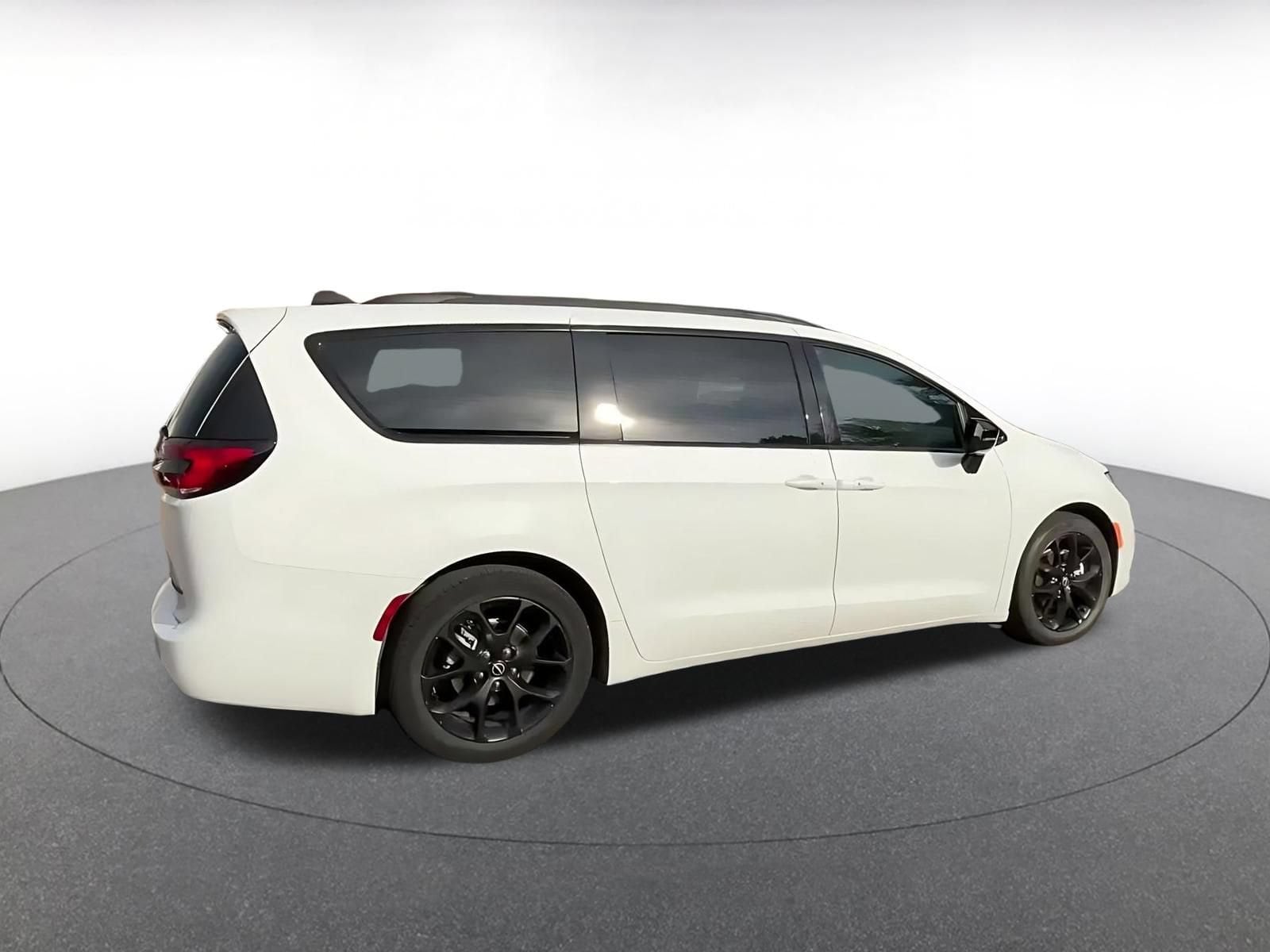 Thumbnail: 2025 Chrysler Pacifica - 14