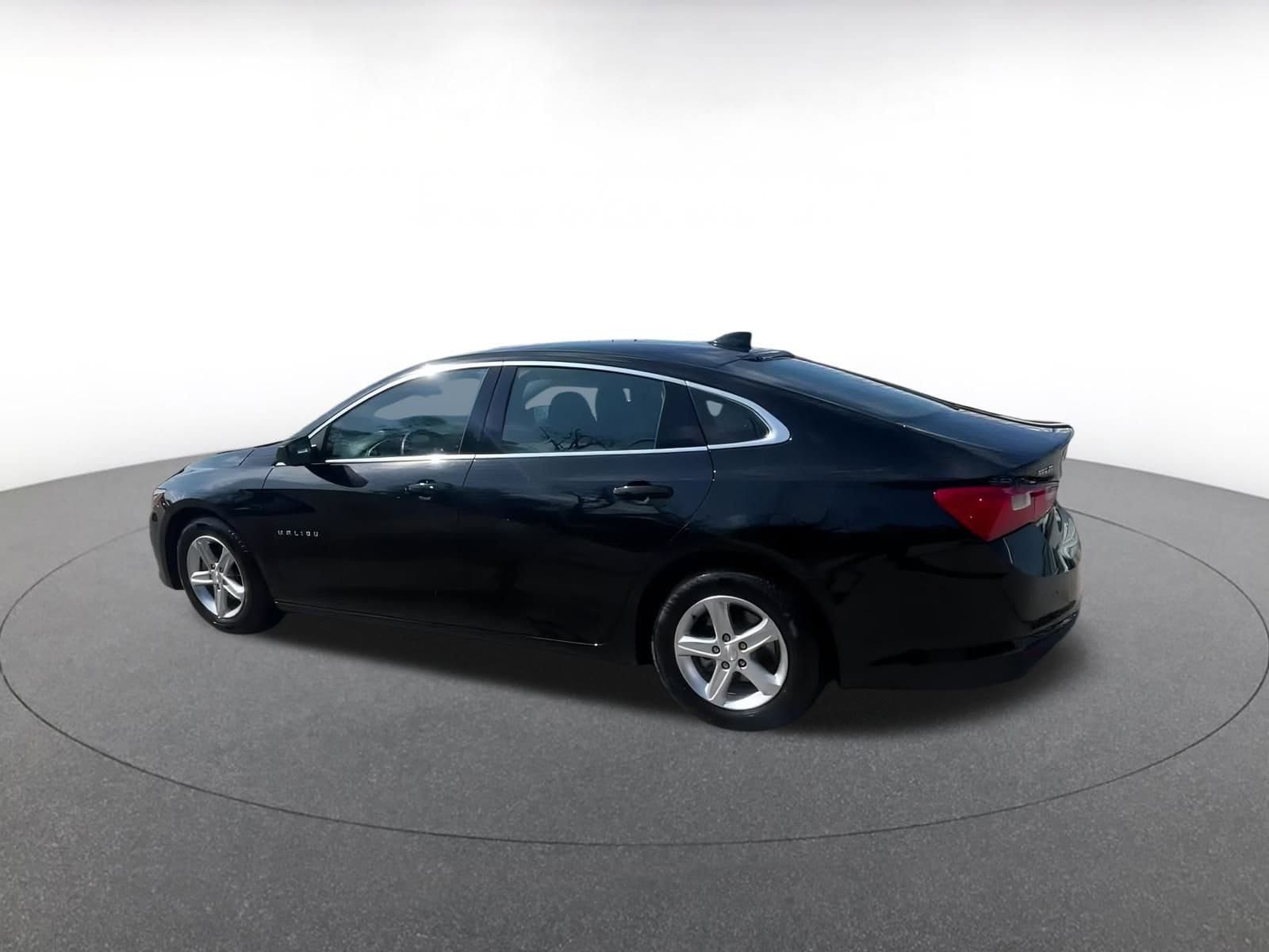 Thumbnail: 2023 Chevrolet Malibu - 10