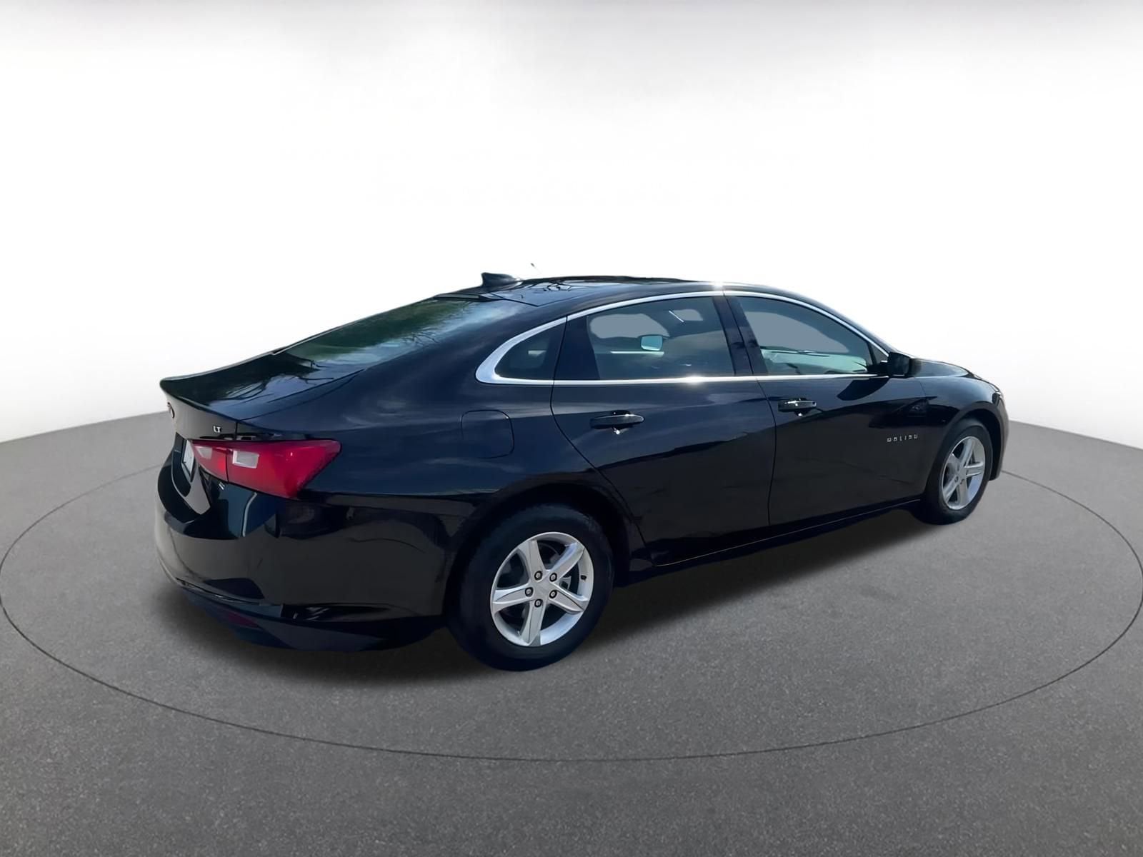 Thumbnail: 2023 Chevrolet Malibu - 15