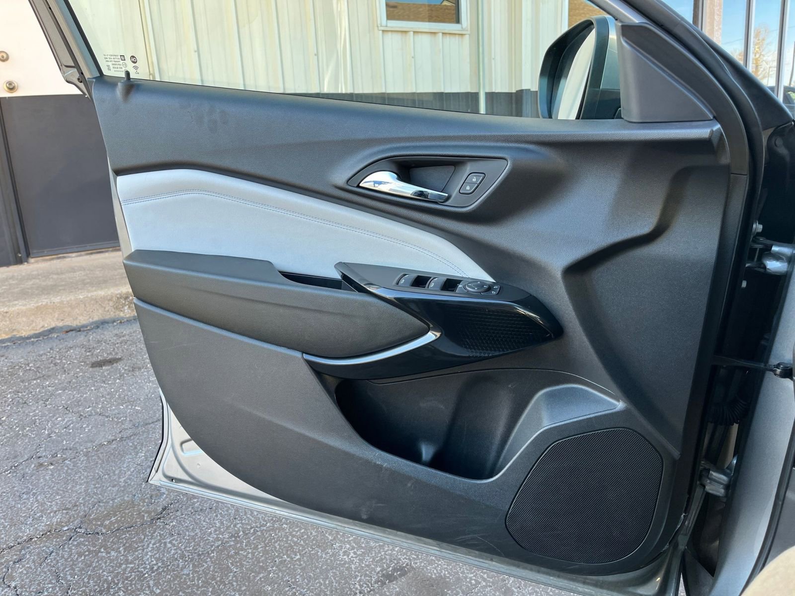 Thumbnail: 2025 Chevrolet Trax - 18