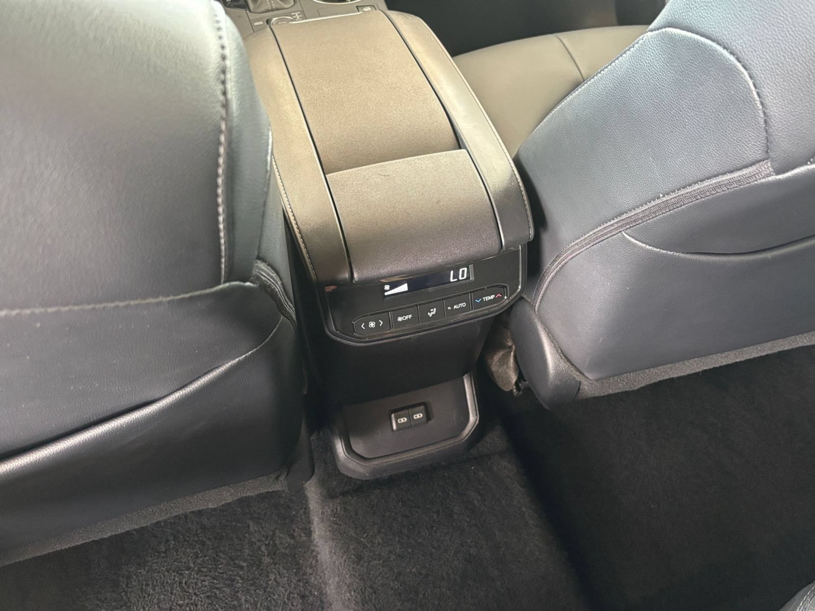 Thumbnail: 2025 Toyota Highlander - 25