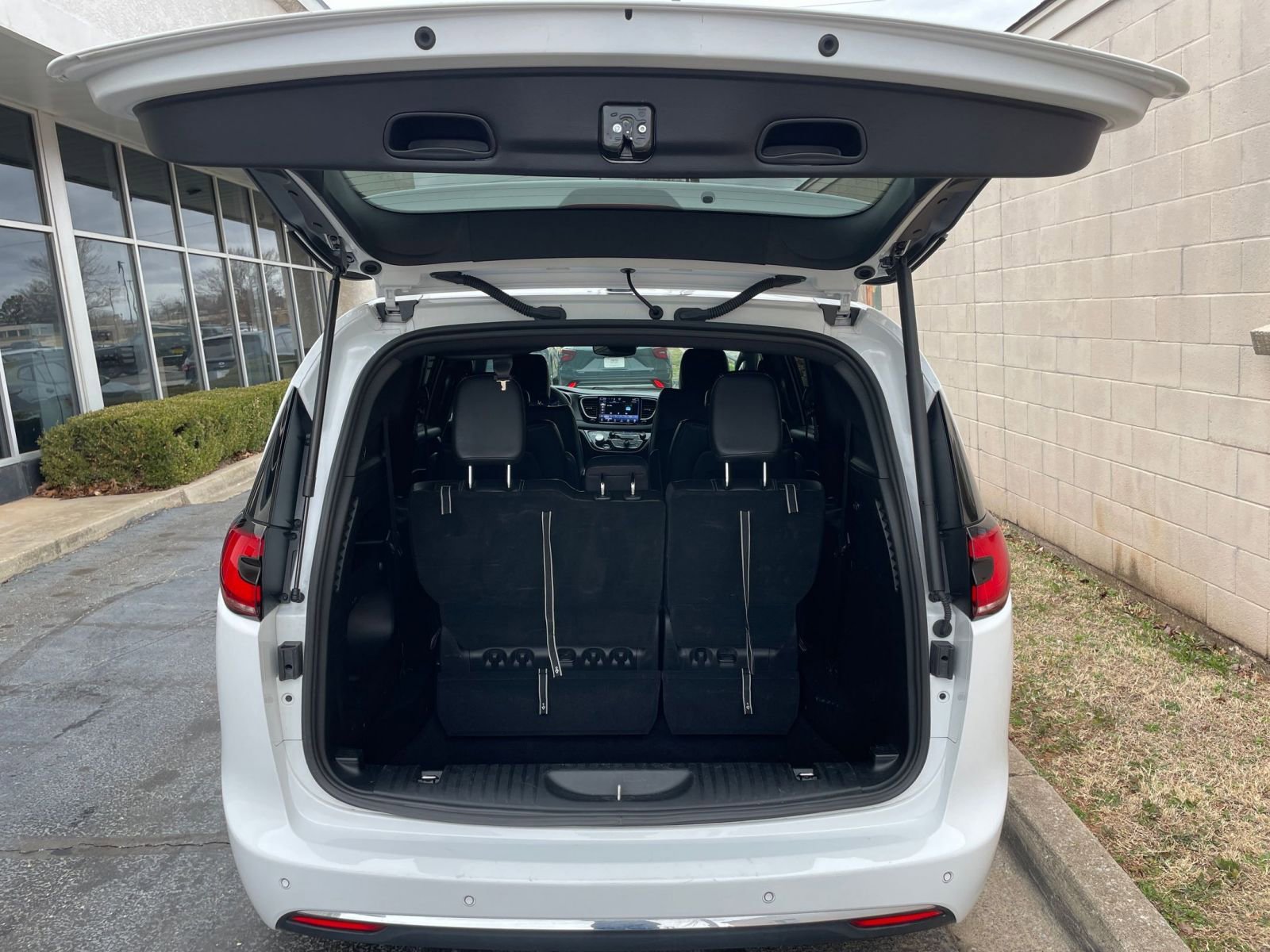 Thumbnail: 2025 Chrysler Pacifica - 33