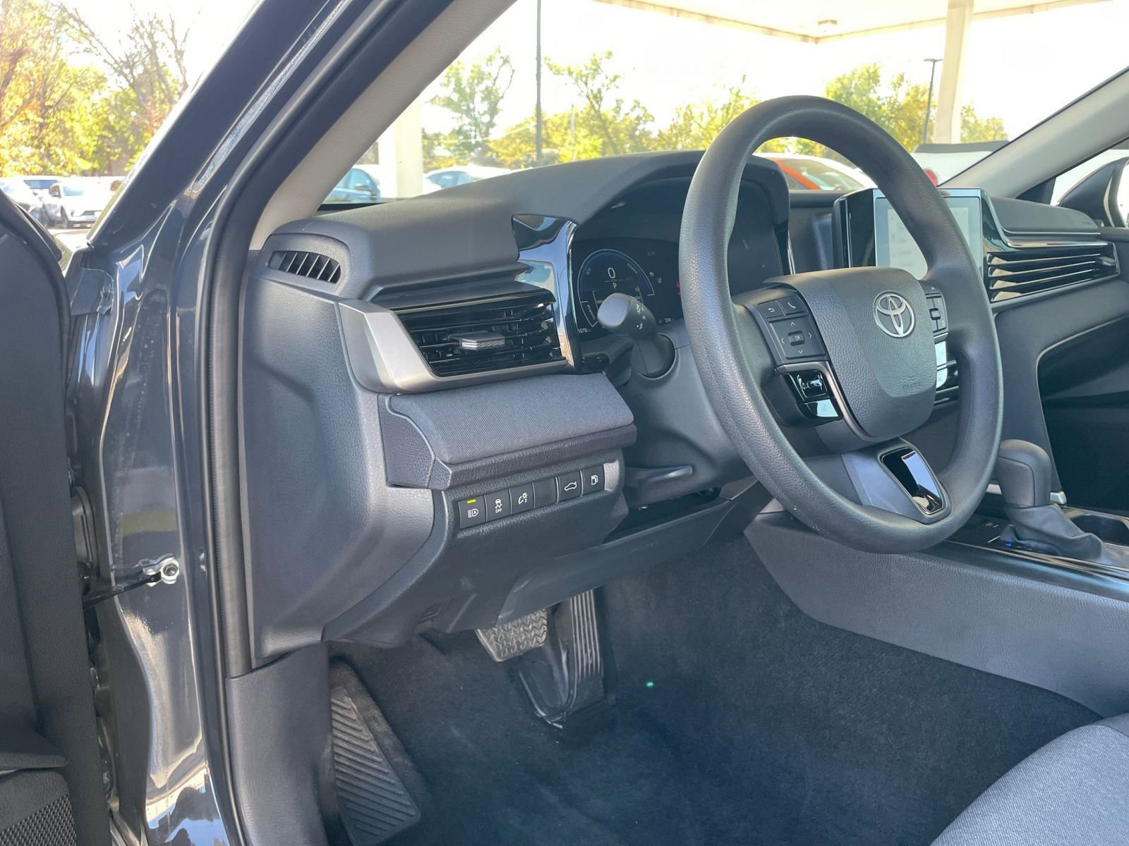 Thumbnail: 2025 Toyota Camry - 33