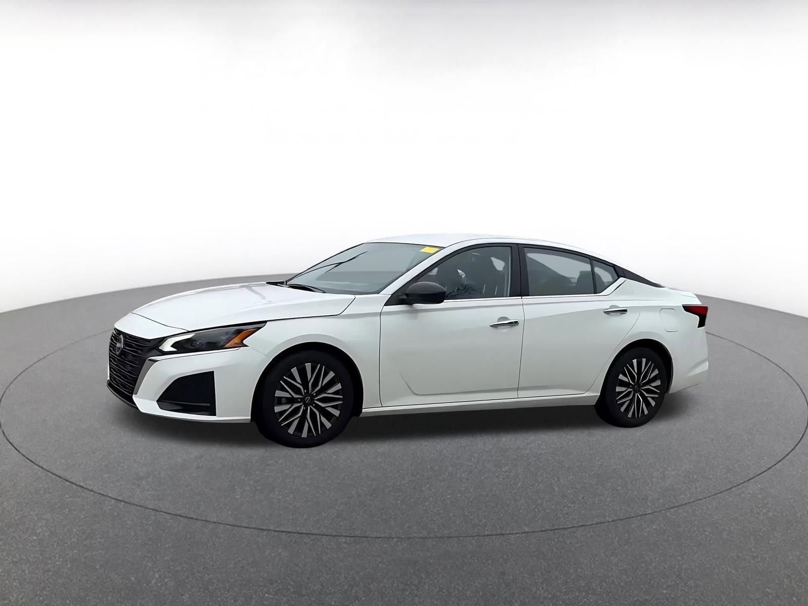 Thumbnail: 2025 Nissan Altima - 8