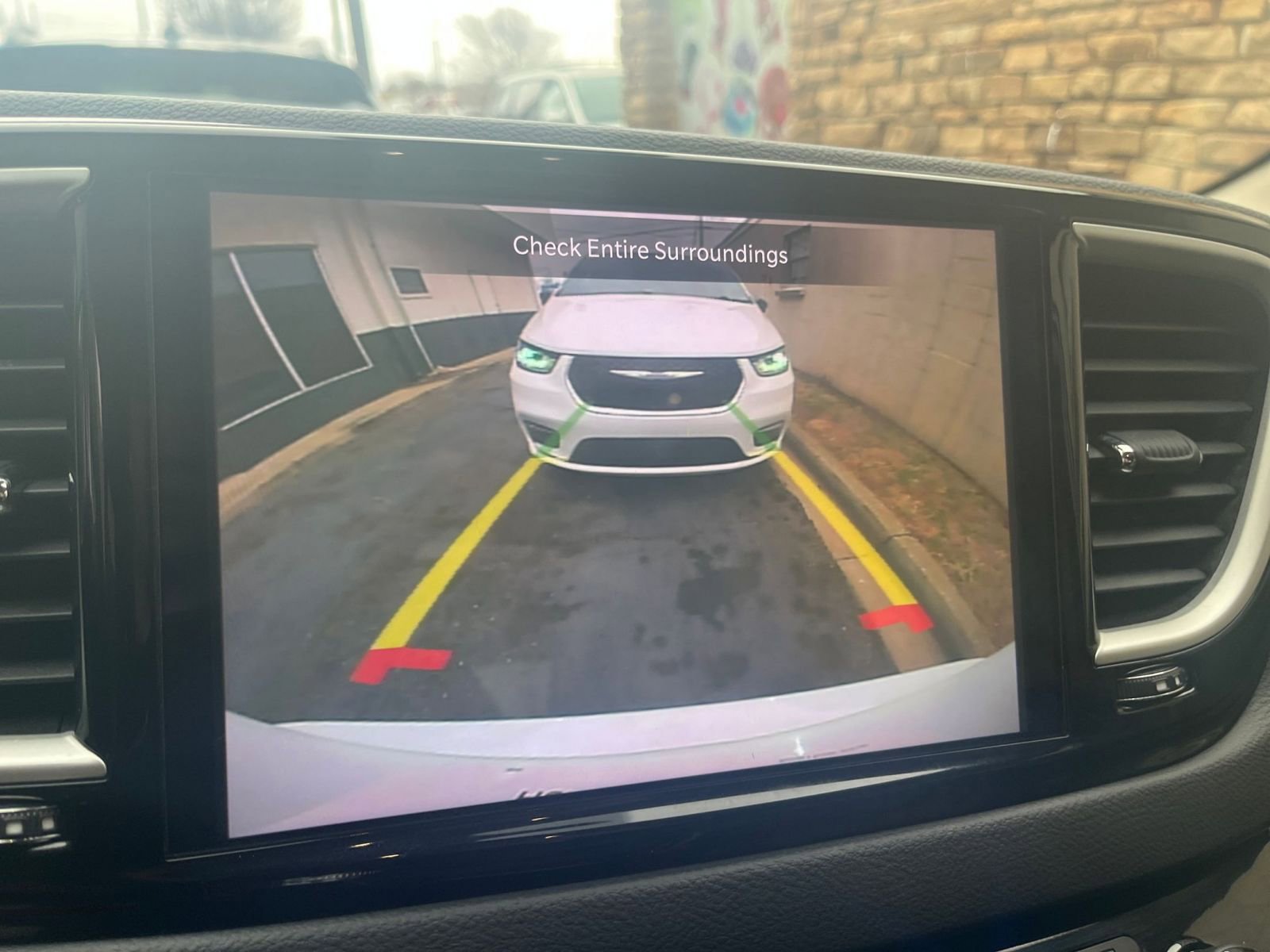 Thumbnail: 2023 Chrysler Pacifica - 17