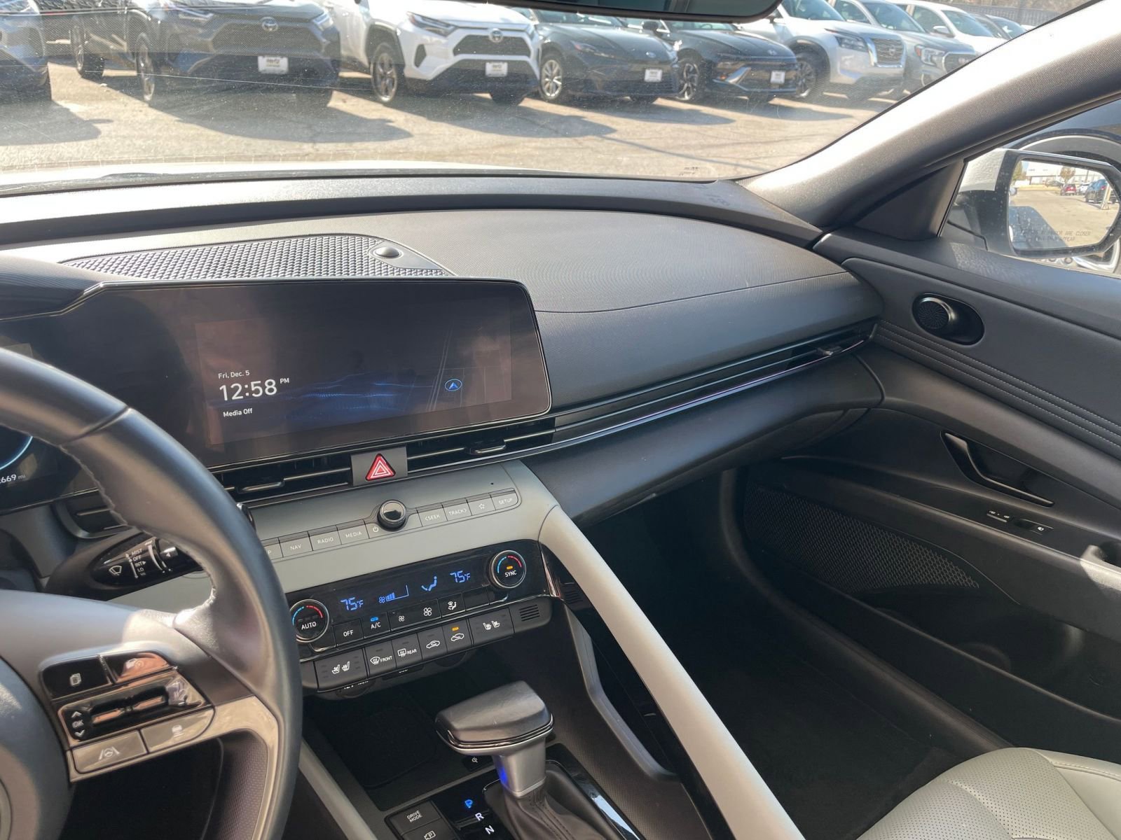 Thumbnail: 2025 Hyundai Elantra - 18