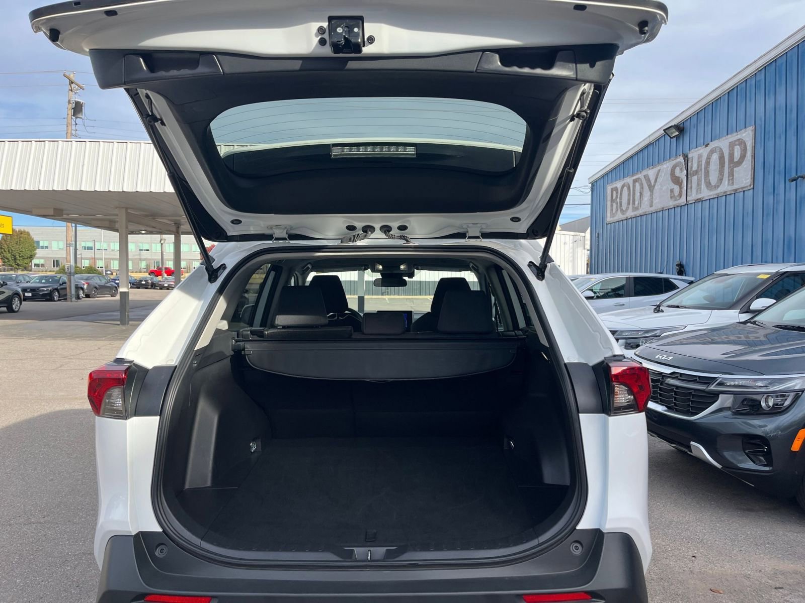 Thumbnail: 2025 Toyota RAV4 - 31