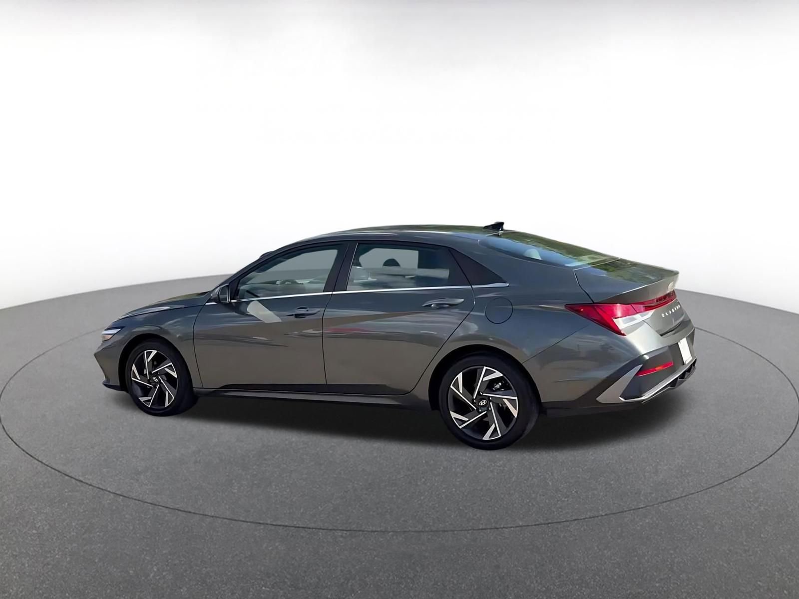 Thumbnail: 2025 Hyundai Elantra - 10