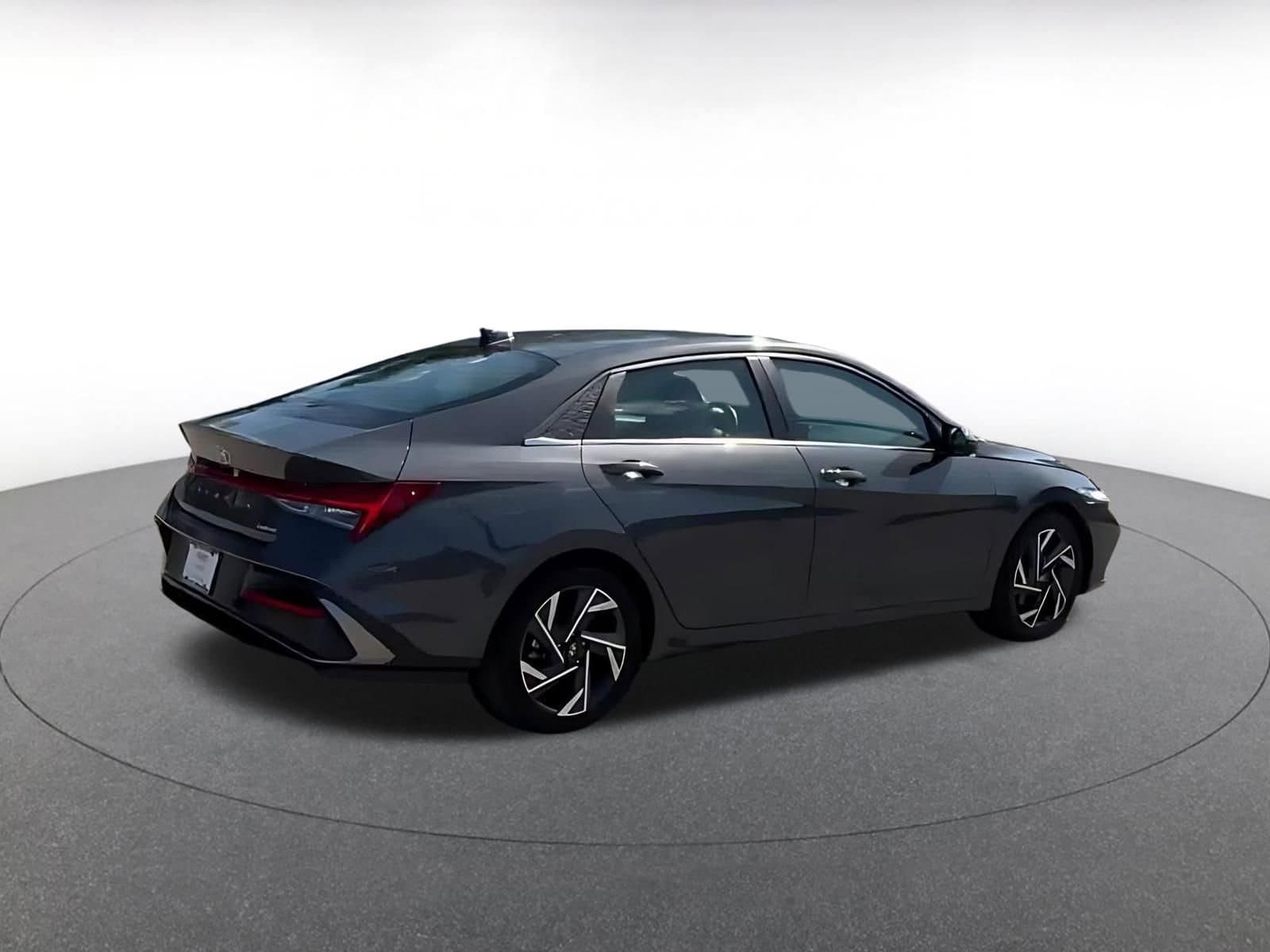 Thumbnail: 2025 Hyundai Elantra - 15