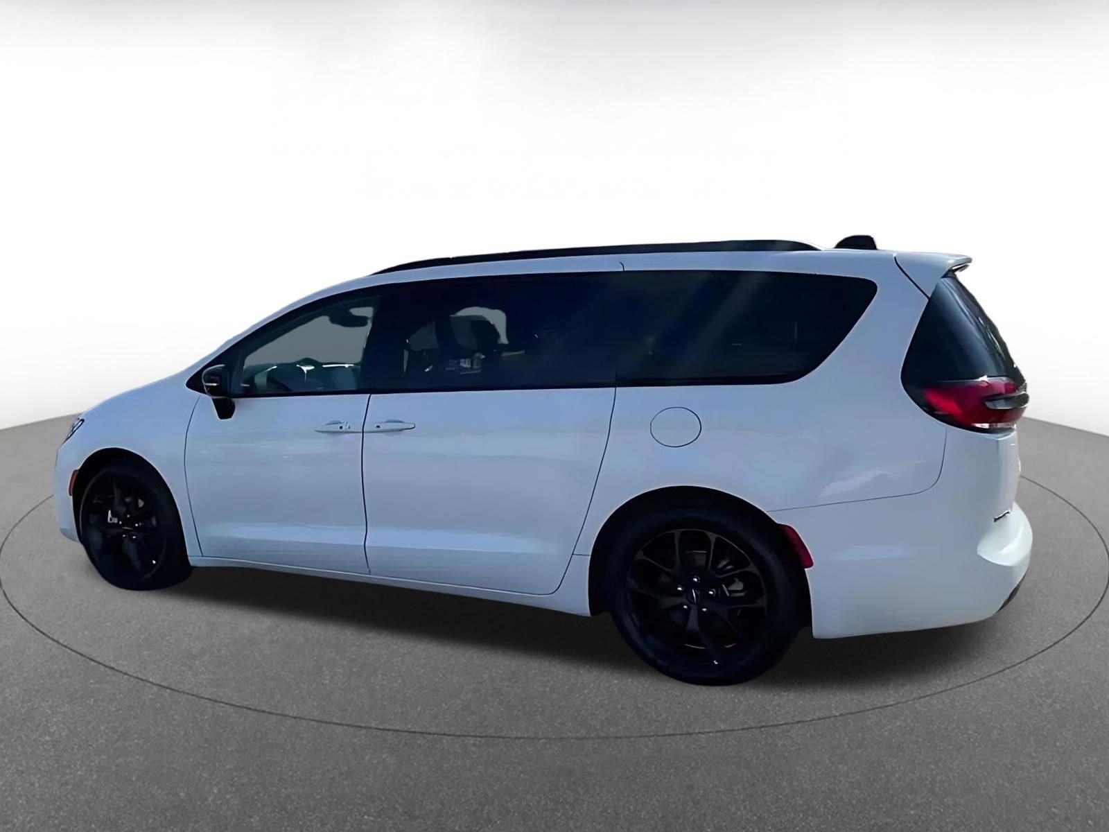 Thumbnail: 2025 Chrysler Pacifica - 10