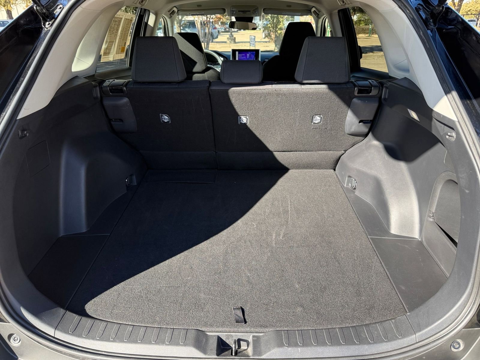 Thumbnail: 2025 Toyota RAV4 - 31